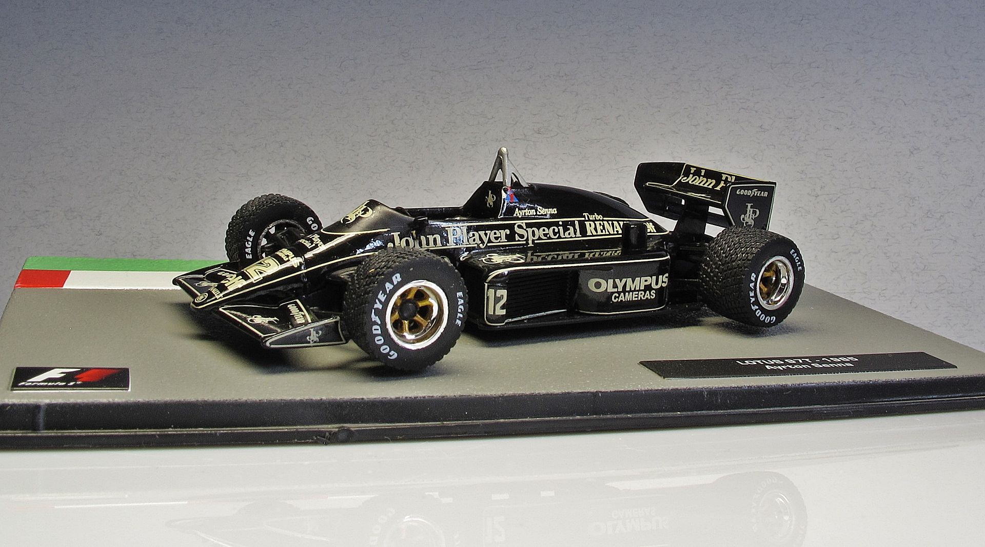 Formula 1 №14 - Lotus 97T Айртон Сенна (1985)